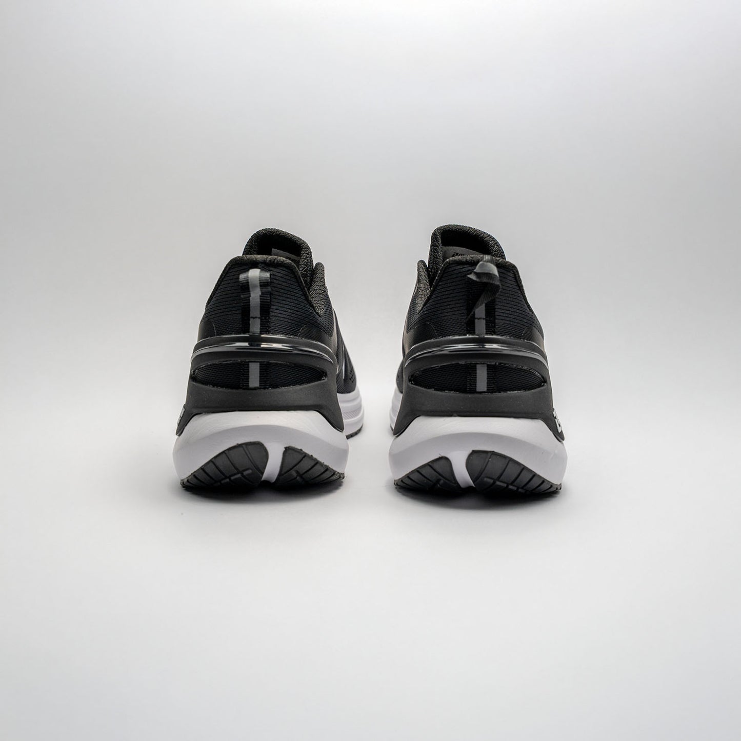 RUNOFF TENIS RUNNING HOMBRE NEGRO BLANCO 621346 002 LIVIANOS Y COMODOS