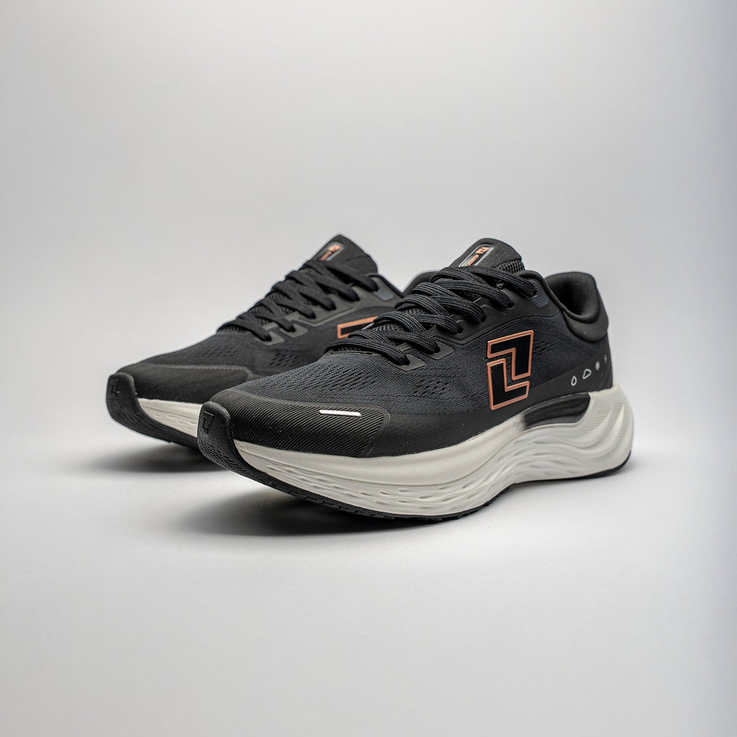 RUNOFF TENIS RUNNING HOMBRE NEGRO BLANCO 623558 005 LIVIANOS Y COMODOS